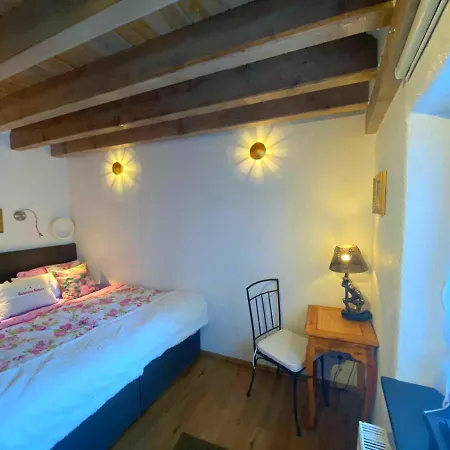 Apartamento Historisches Genoveva Gemach 1000mbit-s Altstadt - Traumferienhaeuser-eifel *